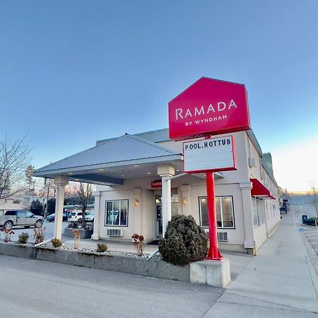 Hotel Ramada By Wyndham Quesnel Exterior foto